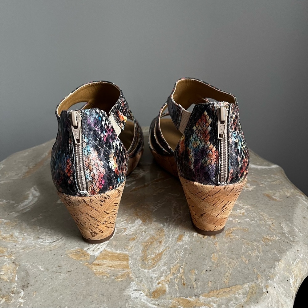 Softspots 8.5 wide sandals strappy open-toe rainbow snakeskin print cork wedge - Picture 6 of 11